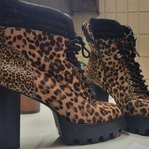 Leopard boots
